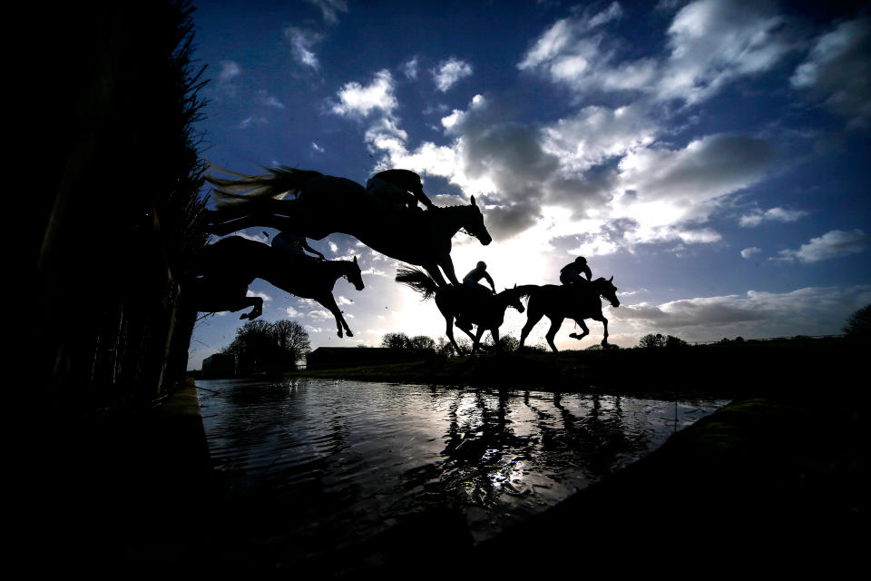 <p>A general view as runners clear the water jump at Wincanton racecourse on November 23, 2017 in Wincanton, United Kingdom. (Photo by Alan Crowhurst/Getty Images) </p>