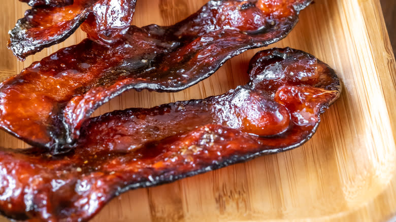 sliced of candied bacon