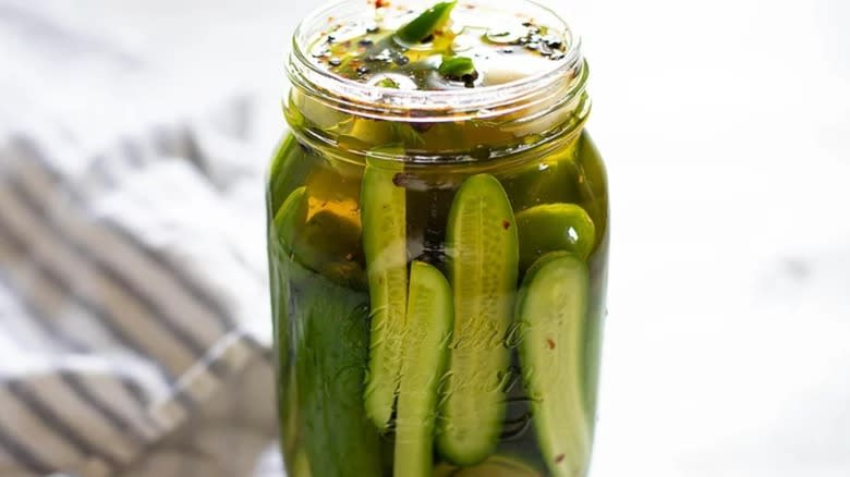 Refrigerator pickles