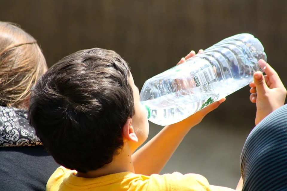 <strong>腸病毒最重要的是補充水分，尤其小孩容易因喉嚨痛不喝水，而導致脫水。（示意圖／pixabay）</strong>