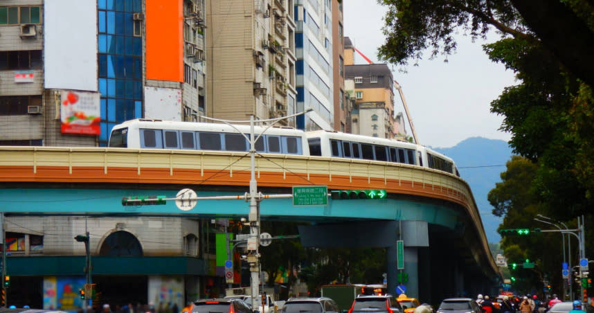 網友抱怨文湖線車廂太小。（示意圖／PhotoAC）