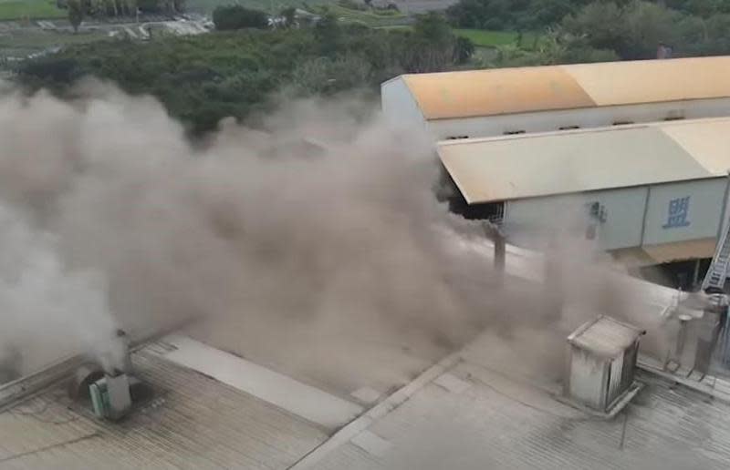 聯華食品彰化廠大火釀7死15傷。（翻攝鏡新聞畫面）