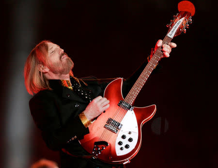 FILE PHOTO: Singer Tom Petty plays with his band 'The Heartbreakers' during halftime of the NFL's Super Bowl XLII football game between the New England Patriots and the New York Giants in Glendale, Arizona, U.S., February 3, 2008. REUTERS/Jeff Haynes/File Photo