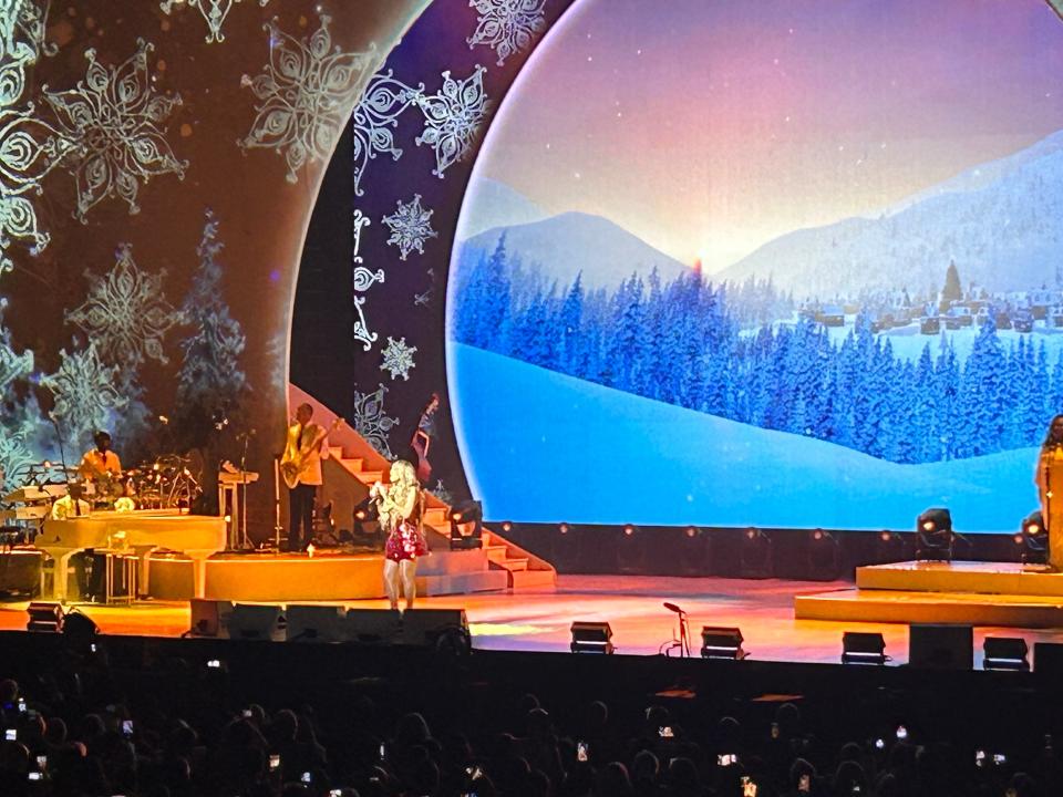 Mariah Carey entertained Pittsburgh fans Tuesday with Christmas song favorites and a big medley of her hits.