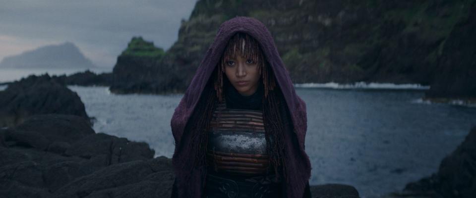 Mae (Amandla Stenberg) sinnt nach einem Großbrand, der ihre Familie auslöschte, nach Rache. (Bild: Disney+ / © 2024 Lucasfilm Ltd. & TM. All Rights Reserved.)