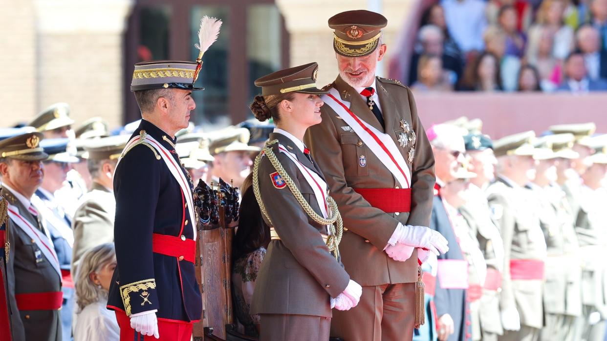 LA PRINCESA DE ASTURIAS RECOGE EL TESTIGO DE SU PADRE Y SE DESPIDE DE ZARAGOZA EN LA ENTREGA DE LOS DESPACHOS