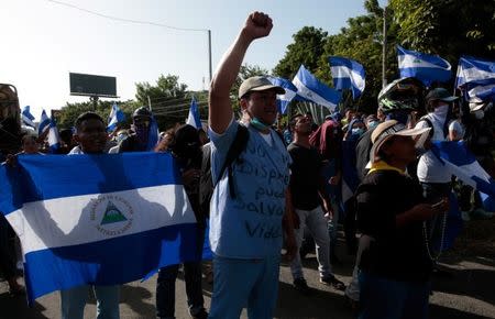 People shout slogans against Nicaragua's president Daniel Ortega's government in front of police blocking the entrance to Divine Mercy Catholic Church in Managua, Nicaragua July 14, 2018. REUTERS/Oswaldo Rivas