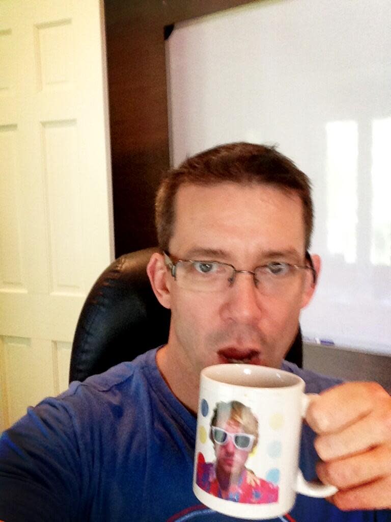 This is how @RobThomas drinks his coffee in the A.M. How do you? #veronicamarsmovie #alittlecoffeeandalittledick