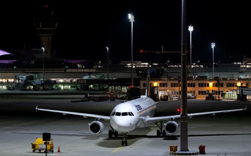 A Lufthansa aircraft stands on the apron at Munich Airport. A strike by Lufthansa ground staff has begun at several German airports, a spokesman for the Verdi trade union in Frankfurt confirmed on Wednesday morning. Sven Hoppe/dpa