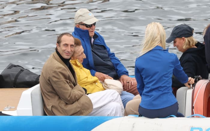 Rey Juan Carlos en Sanxenxo con la infanta Margarita y MAría Zurita