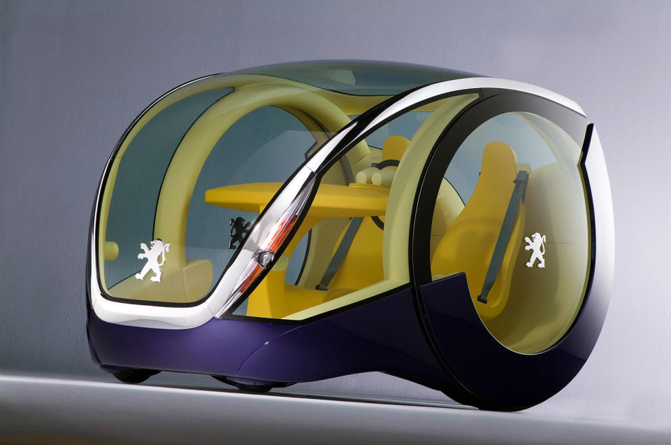 <p><span>Billed as an agile and environmentally friendly city car by its designer <b>André Costa</b>, a full-scale model of the Moovie was built, but for some reason Peugeot never committed to making the car available in its showrooms.</span></p>