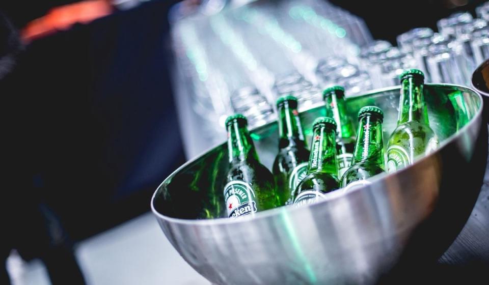 Celebración de 150 años de Heineken. Imagen de StockSnap en Pixabay.