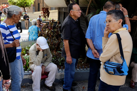 People line up to withdraw a part of their pensions outside a bank branch in Caracas, Venezuela September 14, 2018. REUTERS/Marco Bello