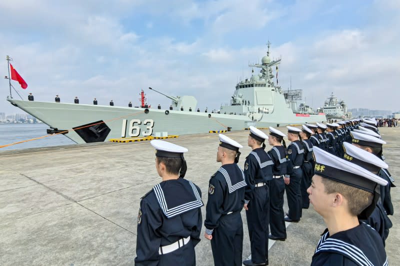 <cite>2024年2月21日，中國海軍第46批護航編隊從廣東湛江某軍港解纜起航，赴亞丁灣、索馬利亞海域接替第45批護航編隊執行護航任務。（新華社）</cite>