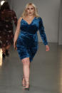 <p>Stunning in a blue velvet one-shouldered dress. </p>