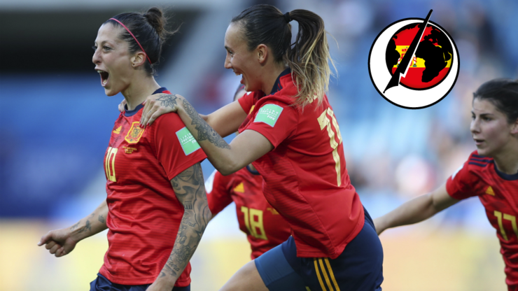 Jennifer Hermoso (l) von Spanien jubelt bei der Frauenfußball-WM in Frankreich mit ihren Teamkolleginnen ein Tor. Foto: dpa