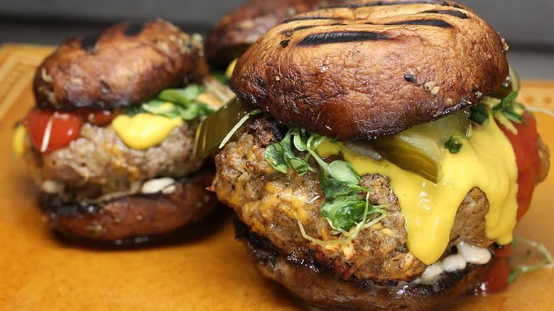 Cheeseburgers with mushroom buns