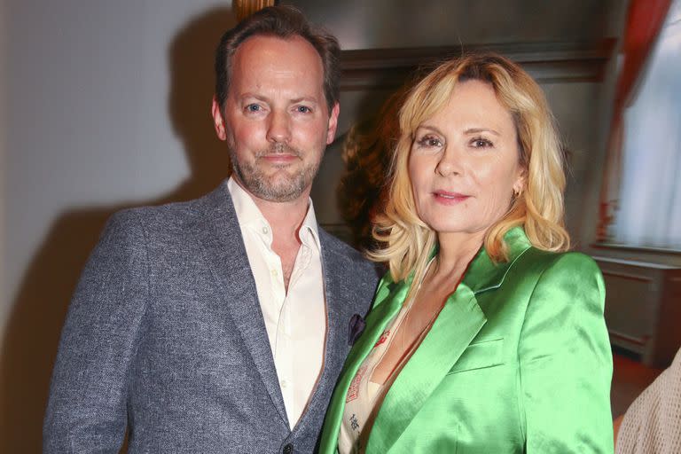 Kim Cattrall y su pareja Russell Thomas