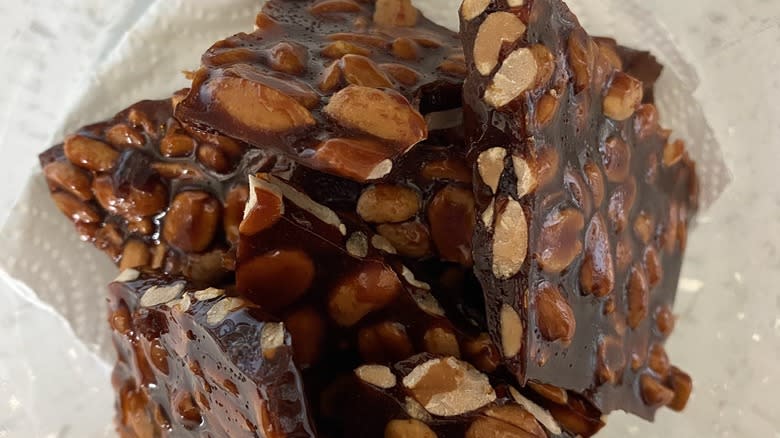 Salted caramel peanut brittle