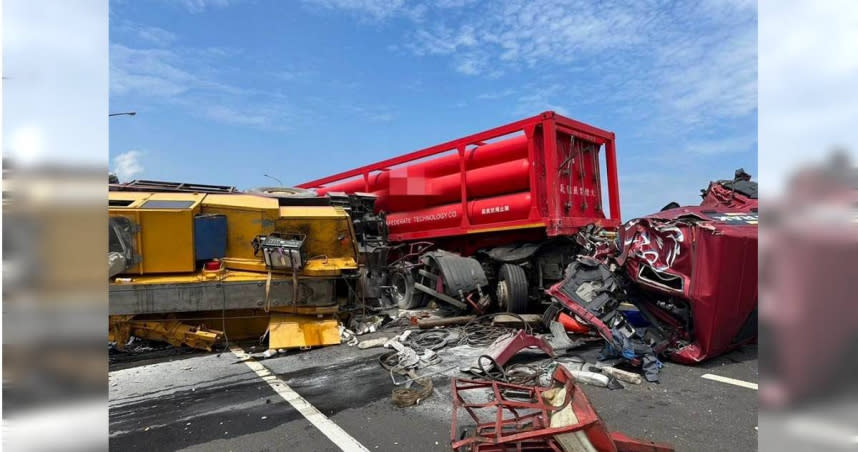 台61線西濱快速道路北上約38公里處，16日上午發生車禍事故。（圖／翻攝照片）