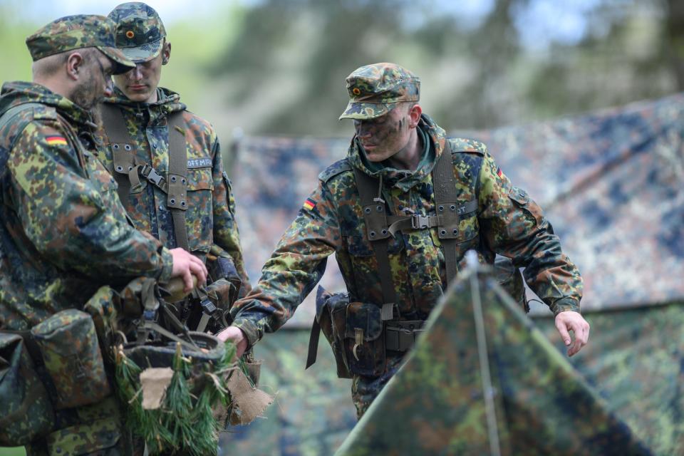 Bundeswehrsoldaten absolvieren eine Übung der Grundausbildung. - Copyright: picture alliance/dpa/Klaus-Dietmar Gabbert