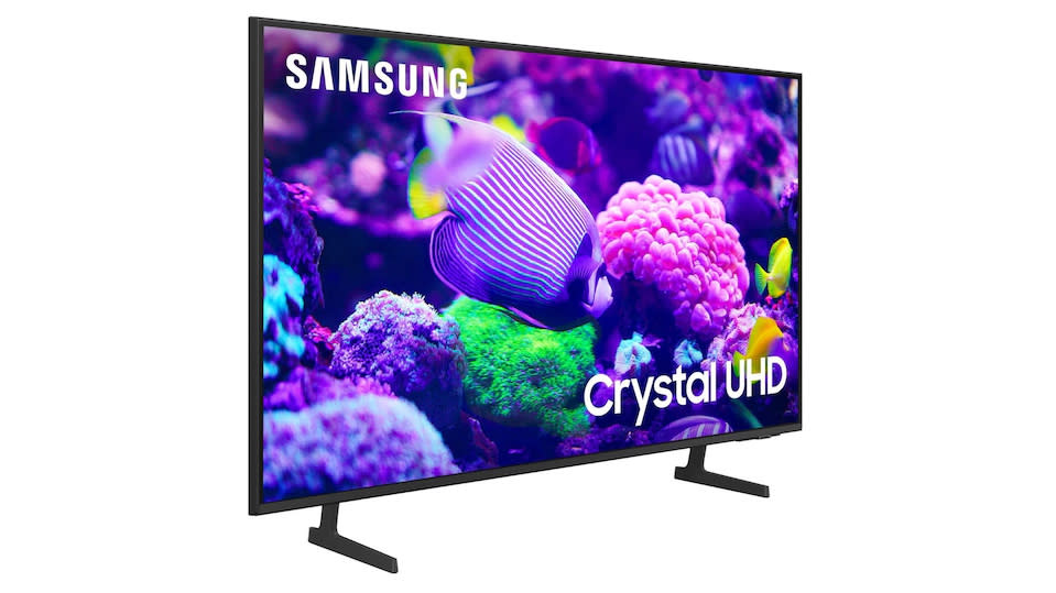 50 inç Crystal UHD TV için Samsung ürün görseli.  Düz beyaz bir arka plana açılı olarak oturur.
