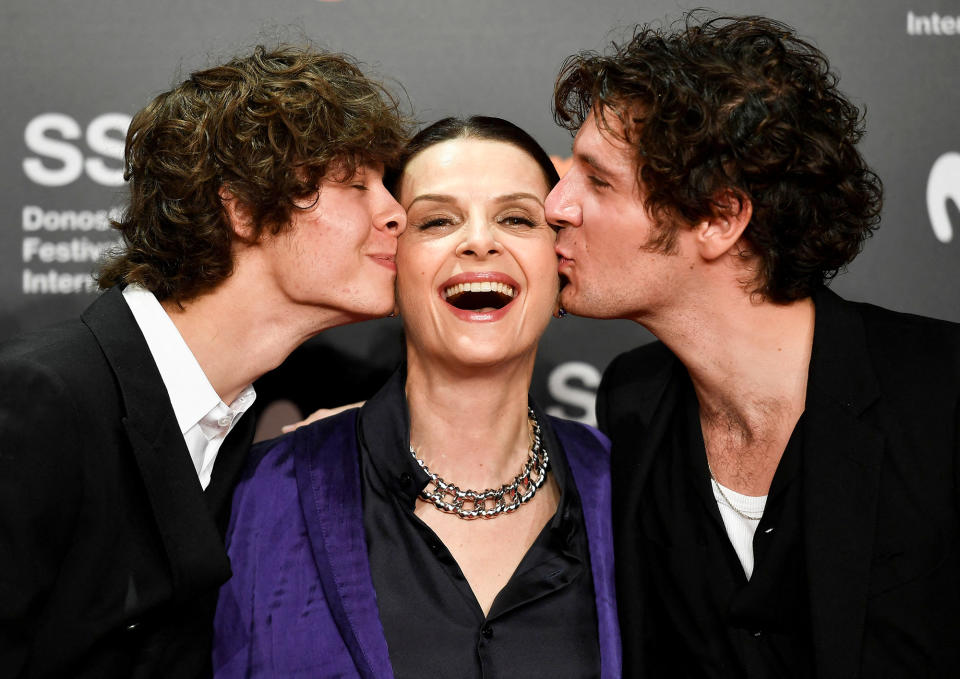 <p>French actors Paul Kircher, Juliette Binoche and Vincent Lacoste share the love on the red carpet at the <em>Le Lyceen </em>premiere on Sept. 19 at the San Sebastian Film Festival in Spain.</p>