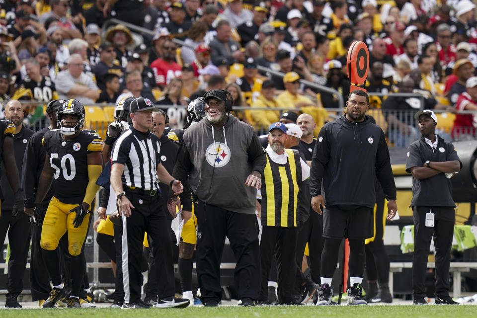 Pittsburgh Steelers defensive tackle Cameron Heyward, second from right, stands on the sideline after exiting an NFL football game against the San Francisco 49ers with an injury, Sunday, Sept. 10, 2023, in Pittsburgh. (AP Photo/Matt Freed)