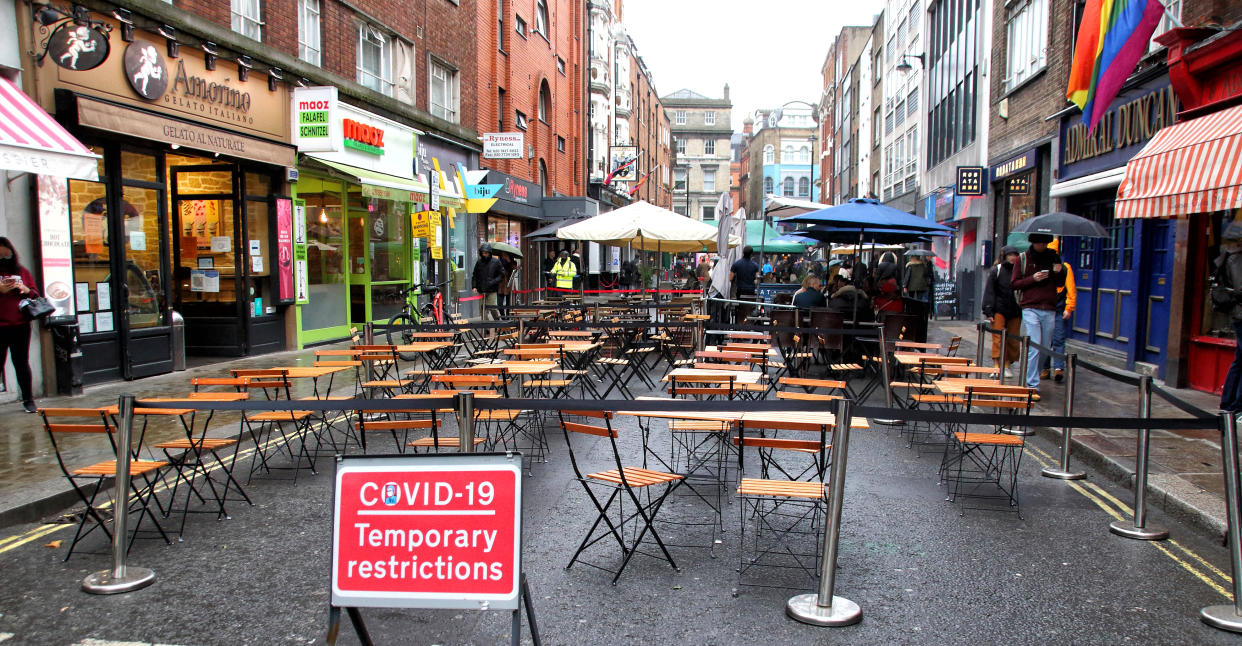 LONDON, UNITED KINGDOM - 2020/10/24: Temporary Pedestrian zone sign at the entrance to a cordoned off street in Soho with empty tables and chairs outside a restaurant. Struggling bars and restaurants in London will be at crossroads at the end of this week. It's a few days before the end of the programme of road closures in Soho and Covent Garden that has permitted restaurants and bars to put tables in the streets for the first time. Soho was transformed into an alfresco dining district, but as winter approaches, streets in the cold and rain are virtually empty and with the prospect of a further lockdown many businesses who have tried so hard to make it, look like they are being forced to close up - this time for good. (Photo by Keith Mayhew/SOPA Images/LightRocket via Getty Images)