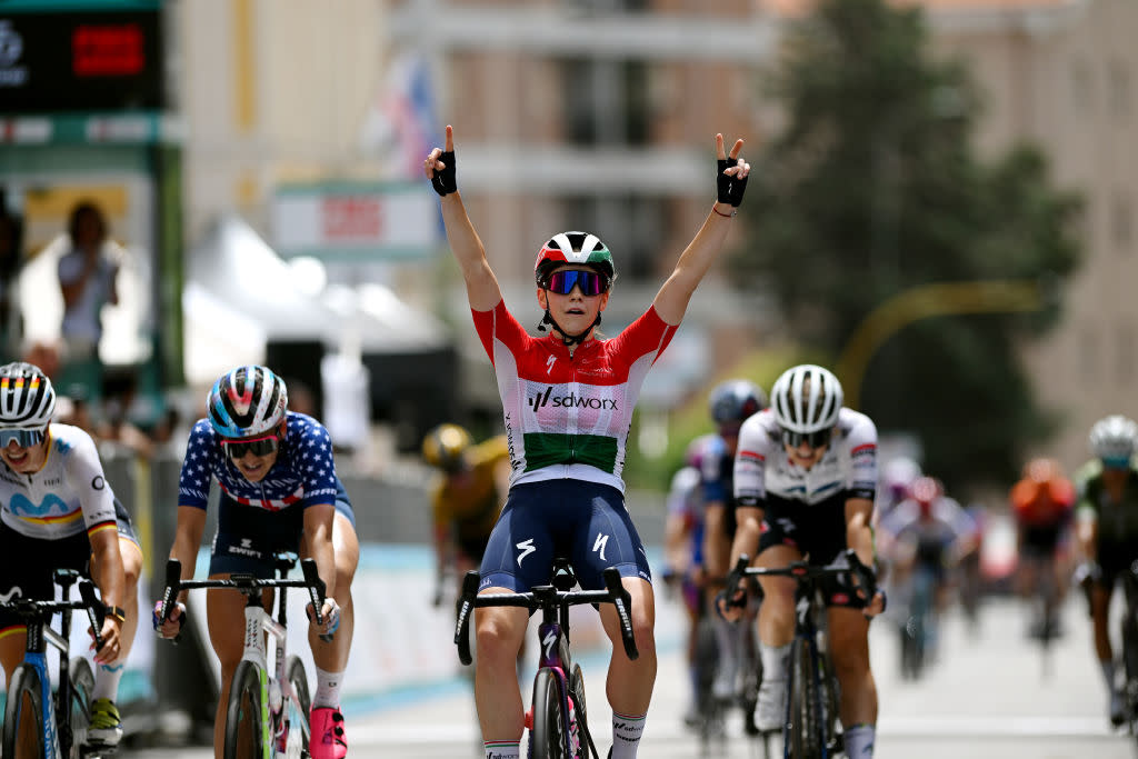  Blanka Vas (SD Worx) wins stage 8 at the Giro Donne 