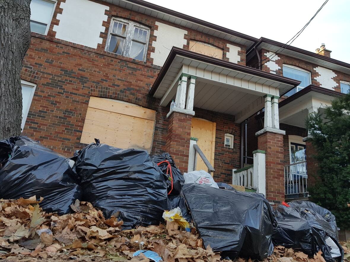 To cover property tax arrears, the City of Toronto auctioned off this abandoned house on Carling Avenue in the Bloor Street West and Ossington Avenue area. Starting in 2023, owners of vacant homes will be taxed if they remain empty for more than six months of the year.  (Mike Smee/CBC - image credit)
