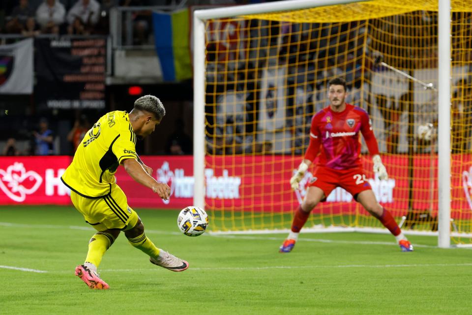 Sep 28, 2024; Washington, District of Columbia, USA; Columbus Crew forward Cucho Hern‡ndez (9) shoots the ball on D.C. United goalkeeper Alex Bono (24) in the second half at Audi Field. Mandatory Credit: Geoff Burke-Imagn Images