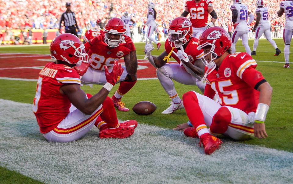 The Chiefs celebrate wide receiver JuJu Smith-Schuster's touchdown against the Bills.