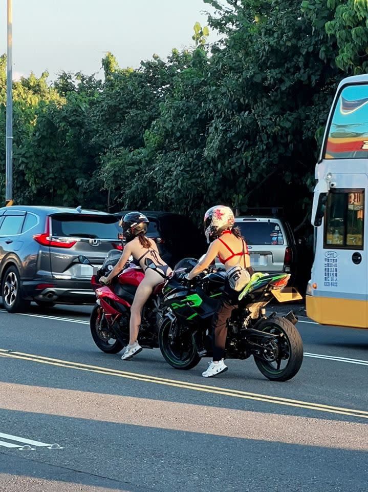 墾丁街頭出現比基尼重機女騎士。（圖／翻攝自重機車友 x 各區路況、天氣回報中心）