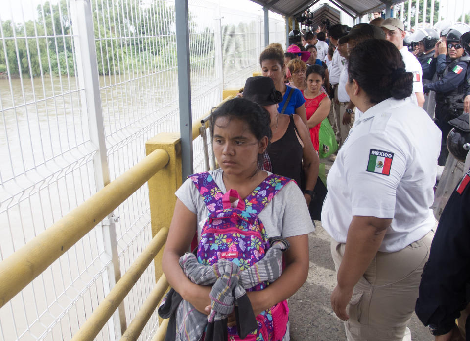 FOTOS | Así rompieron los migrantes el cerco fronterizo para entrar a México