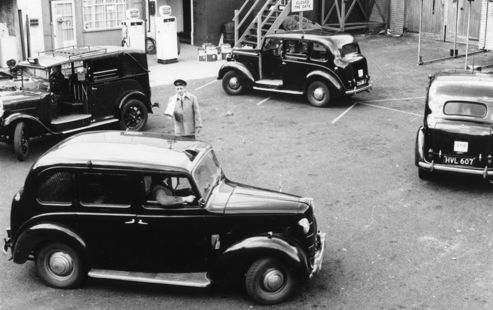 Speedee Taxis’ Austin FX3s, provided by the London General Cab Company