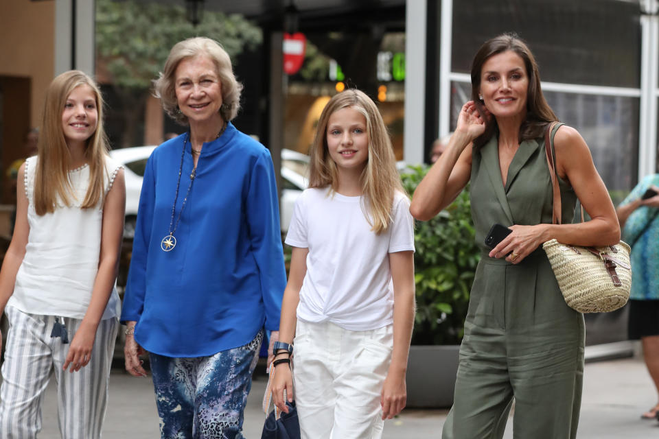 PALMA DE MALLORCA, SPAIN - AUGUST 01: (L-R) Princess Sofia of Spain, Queen Sofia of Spain, Princess Leonor of Spain and Queen Letizia of Spain     are seen on August 01, 2019 in Palma de Mallorca, Spain. (Photo by Europa Press Entertainment/Europa Press via Getty Images)