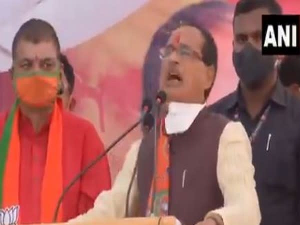 MP CM Shivraj Singh Chouhan speaking at a rally on Monday. Photo/ANI