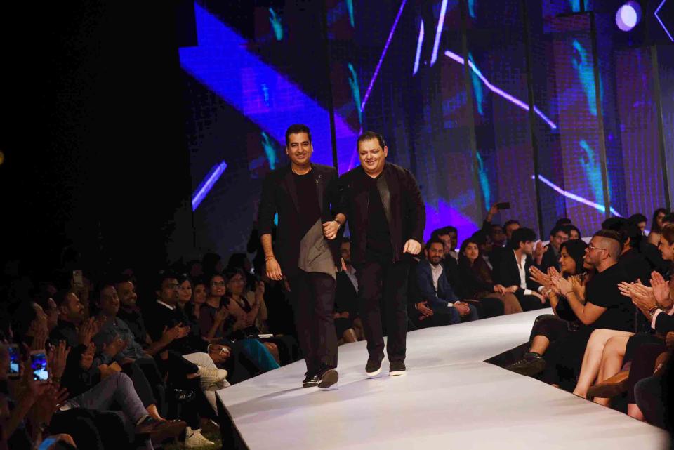 Bollywood meets fashion at 'Van Heusen and GQ Fashion Nights 2016' finale