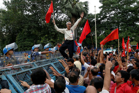 FILE PHOTO: Activists of Center of Indian Trade Unions (CITU) break a police barricade during a protest against the goverment for hike in fuel prices, demanding complete debt waiver for farmers, along with various other issues in Kolkata, India, August 9, 2018. REUTERS/Rupak De Chowdhuri