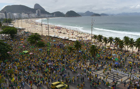 People take part in a pro-government demonstration at Copacabana beach in Rio de Janeiro, Brazil May 26, 2019. REUTERS/Lucas Landau