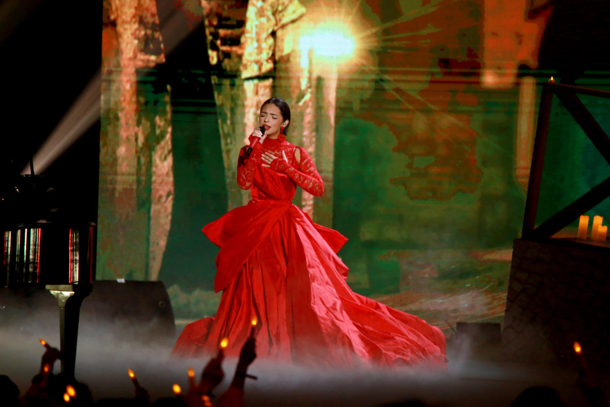 Ángela Aguilar sigue siendo objeto de críticas por la familia Dúrcal tras su versión de un éxito de la diva. (Photo by Gladys Vega/Getty Images)