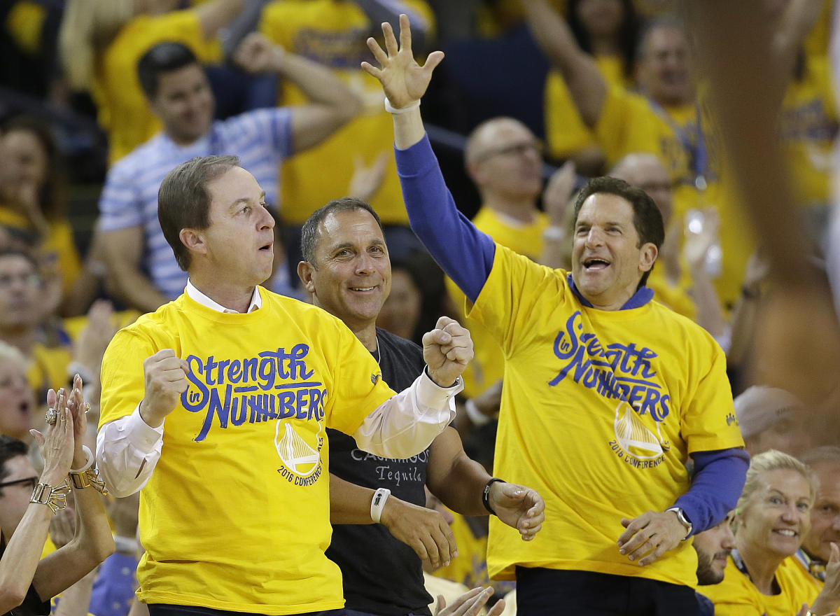 Warriors surprise fans by wearing 'We Believe' jerseys in regular