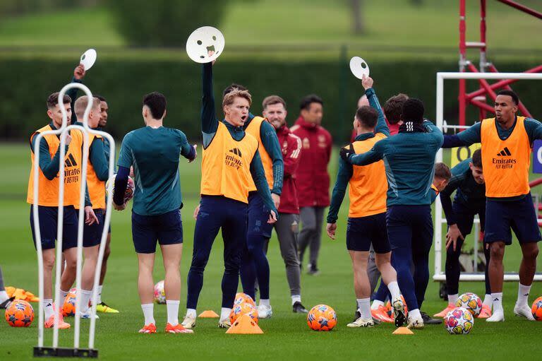 Se divierte Martin Odegaard, en el último entrenamiento