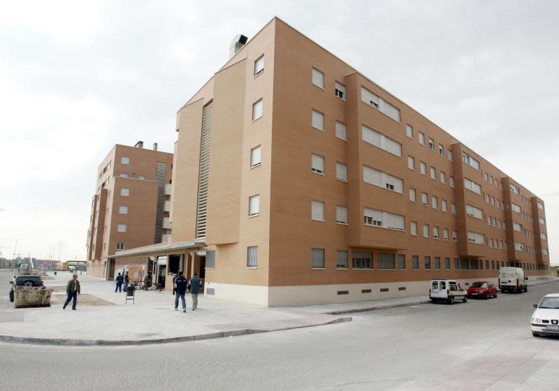 Vista de un edificio de viviendas. EFE/ J.J. GUILLÉN/Archivo