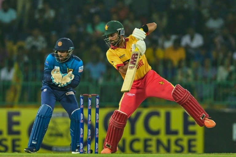 Zimbabwe's Sikandar Raza (R) plays a shot during the first Twenty20 international cricket match between Zimbabwe and Sri Lanka (Ishara S. KODIKARA)