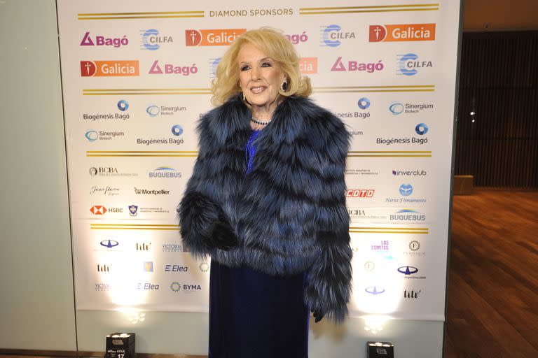 En medio de la incertidumbre sobre su futuro laboral, Mirtha Legrand disfrutó de la Comida Anual Solidaria a beneficio del Hospital Fernández.