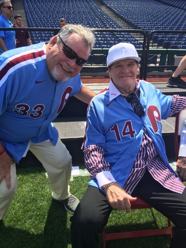 Pete Rose returns to baseball for one night