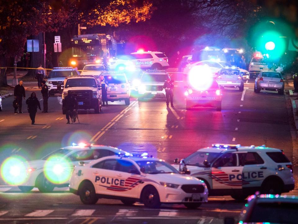 Police shut down Connecticut Avenue outside Comet Ping Pong (Jim Lo Scalzo/EPA)