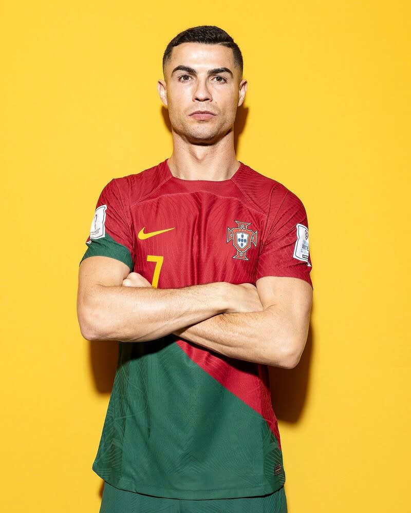 或許是要為C羅的最後一役助陣，葡萄牙直接把國旗變成本屆的主場球衣設計